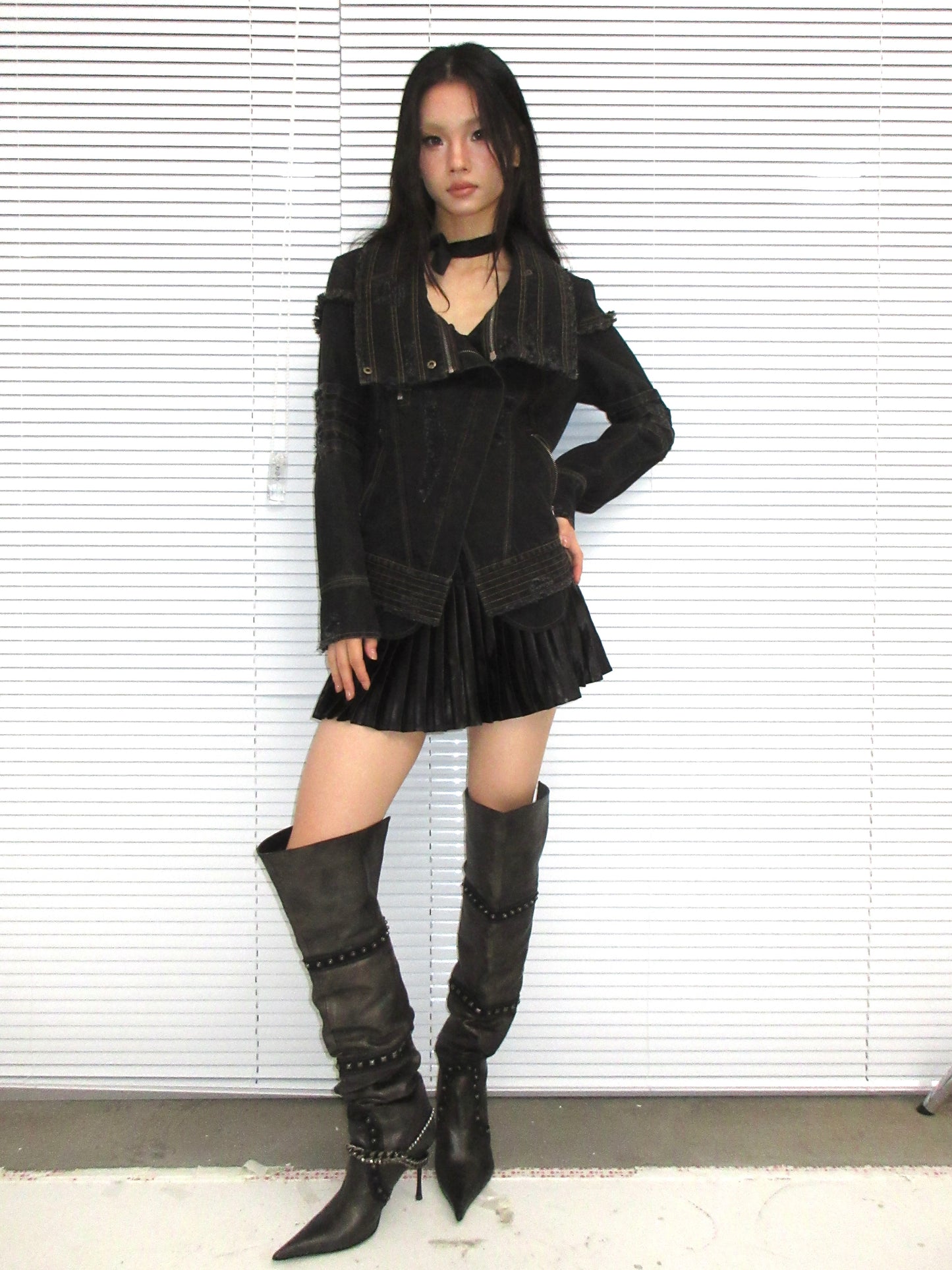 Punk-Style Heavy-Duty Washed Denim Jacket with Vintage Collar & Destroyed Details