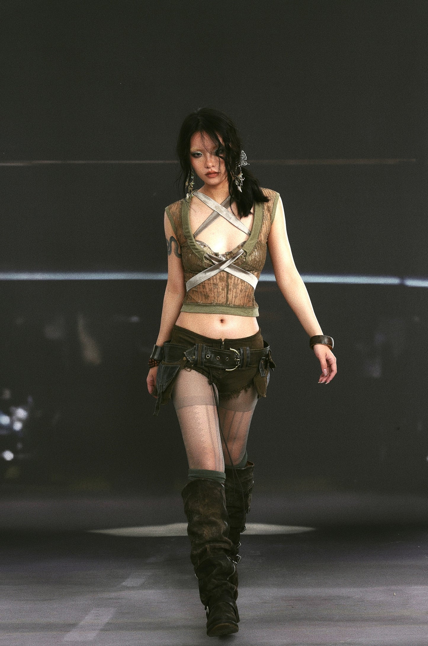 Low-waist Hottie short shorts with belt