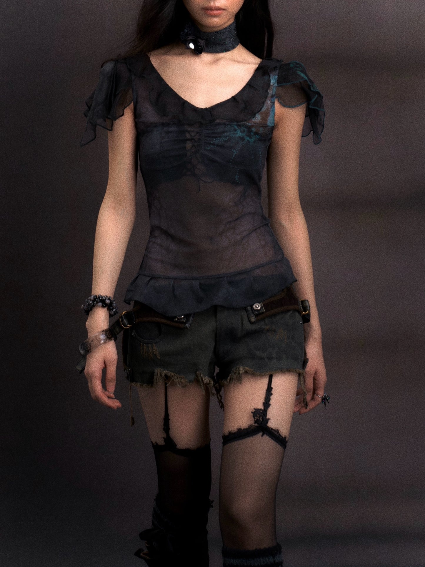 Printed gauze and knitted spliced top with a neck gaiter