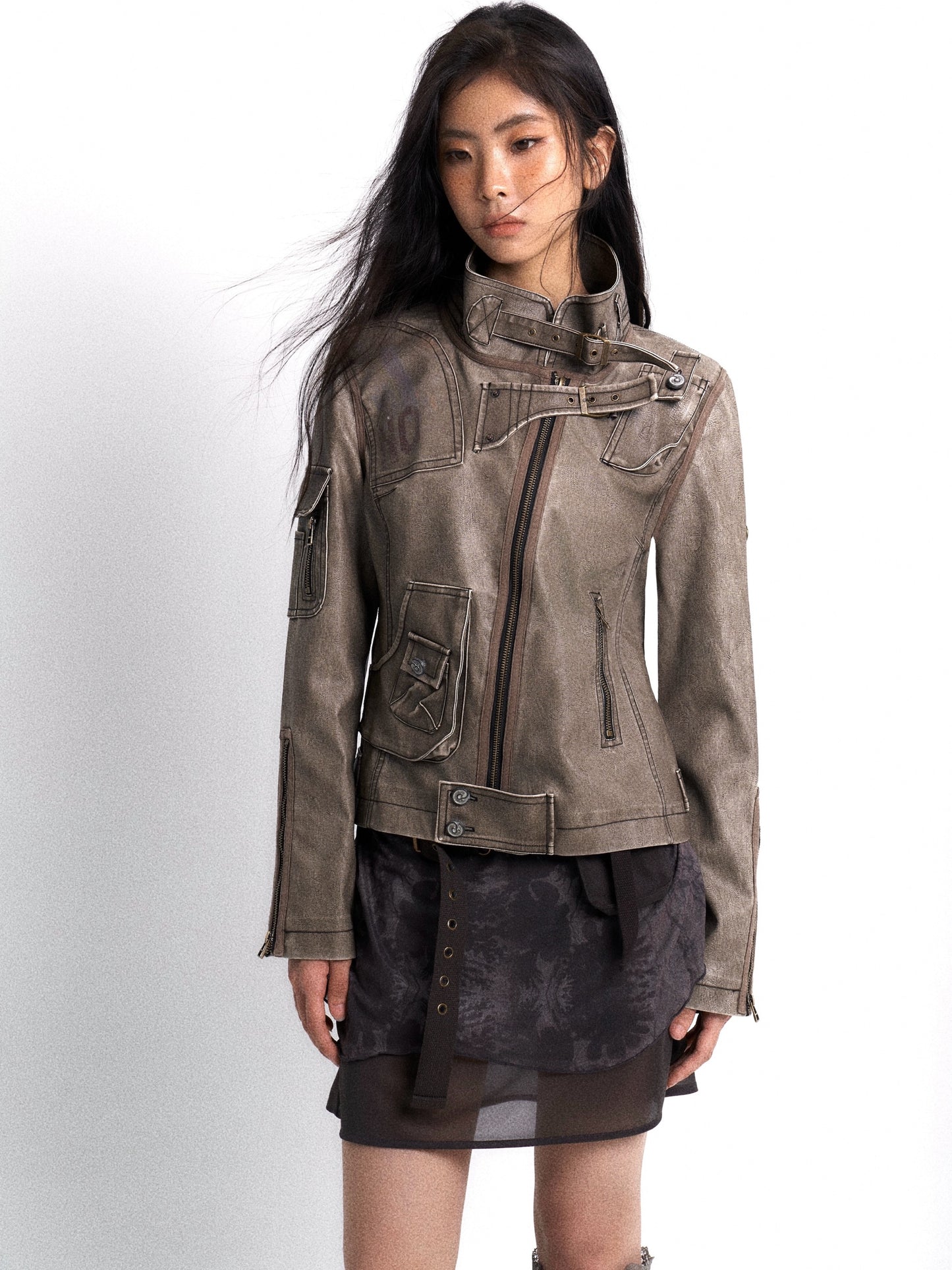 Wash water to make old vintage punk style leather jackets