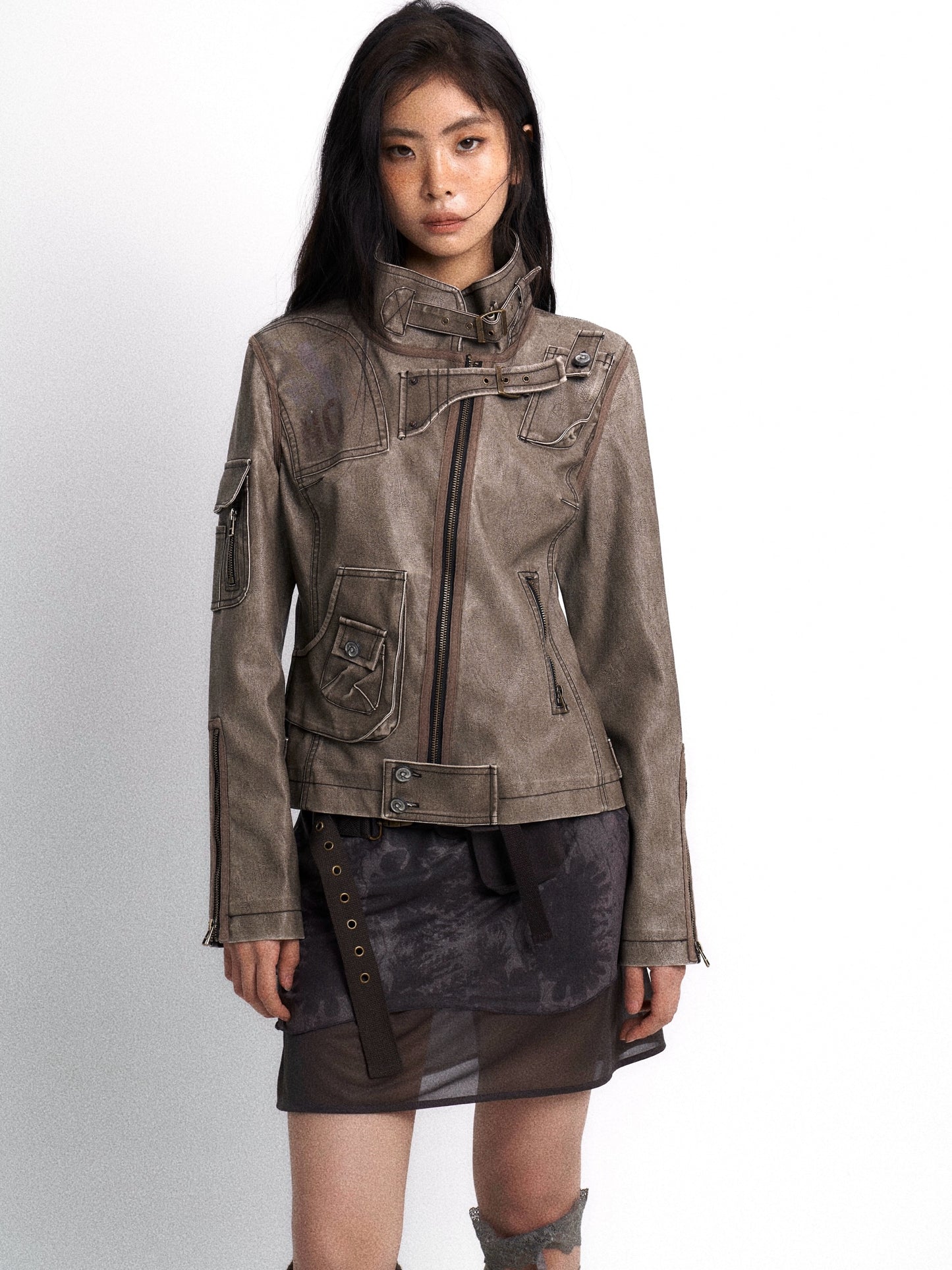 Wash water to make old vintage punk style leather jackets