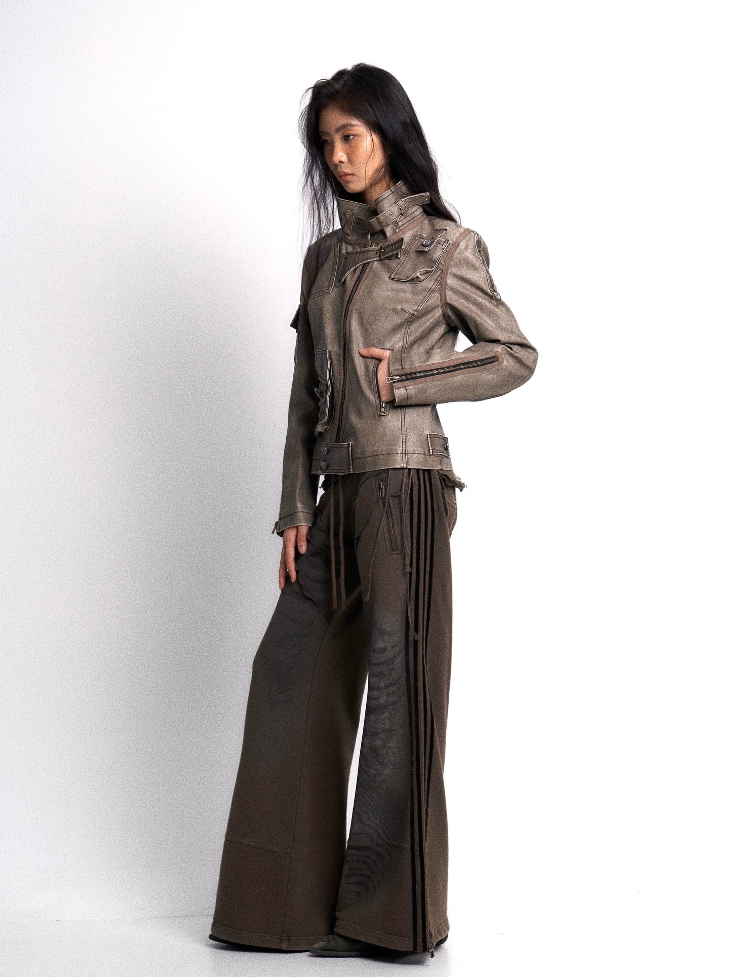 Wash water to make old vintage punk style leather jackets