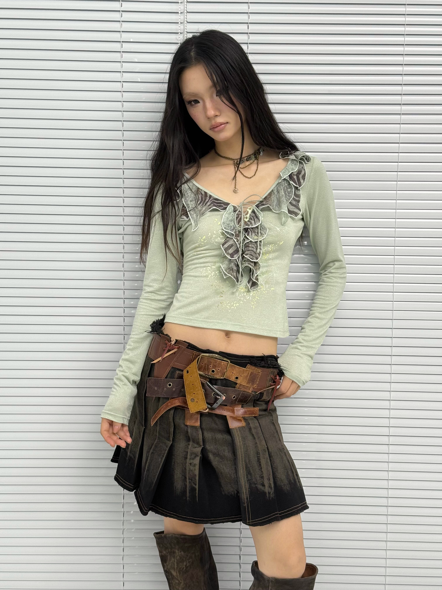 Printed V-Neck Long-Sleeve Stretch Top with Back Chain Detail
