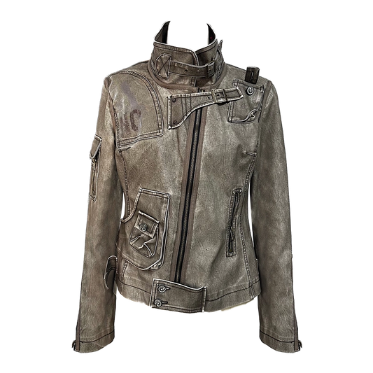 Wash water to make old vintage punk style leather jackets