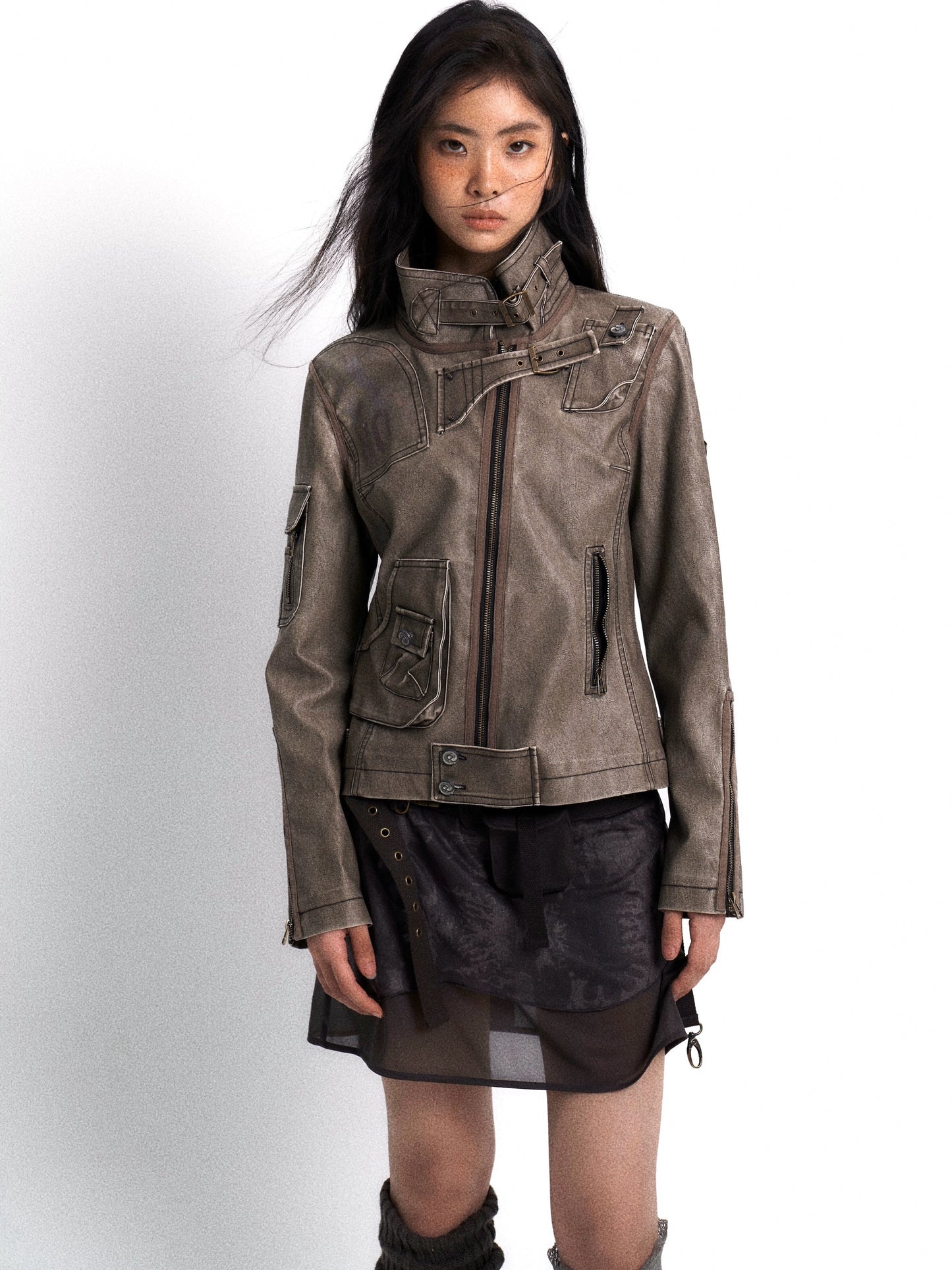 Wash water to make old vintage punk style leather jackets